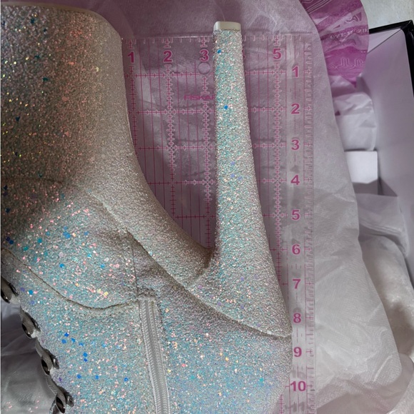 YRU Xtra- Mya White Star Glitter Platform Boots - Picture 9 of 15